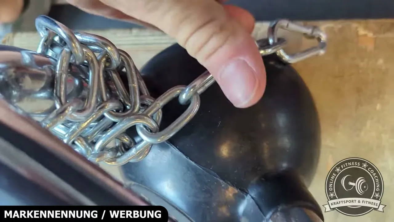 Mir gefällt besonders, wie unkompliziert sich Kettlebells oder Gewichtsscheiben flexibel mit der Kette befestigen lassen.
