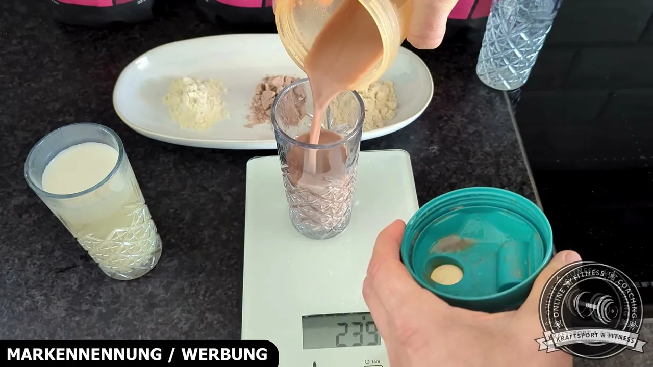 Ich finde es klasse, wie gut sich das Whey selbst im einfachen Handshaker ohne Mixkugel komplett aufgelöst hat.