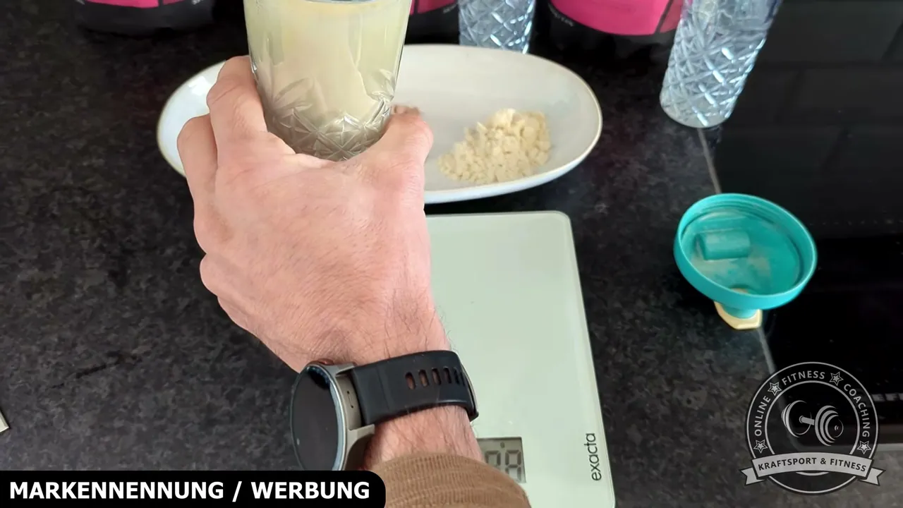 Aus meiner Sicht ist die dünnflüssige Konsistenz mit Wasser genau richtig und hinterlässt keinerlei Rückstände.