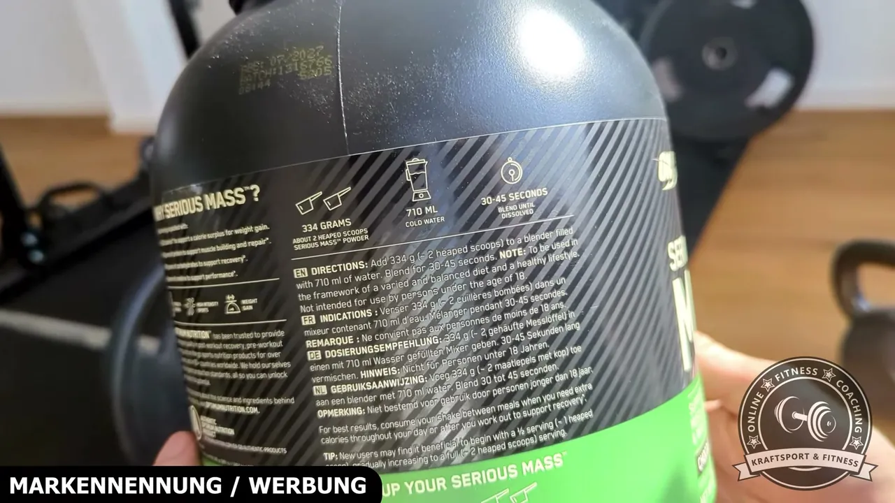 Laut Verzehrempfehlung werden zwei Messlöffel Pulver mit 710 ml kaltem Wasser in einem Standmixer zubereitet.