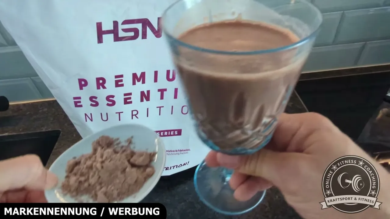 Aus meiner Sicht schmeckt der Schoko-Shake überraschend gut und wird schön cremig ganz ohne Klümpchen.