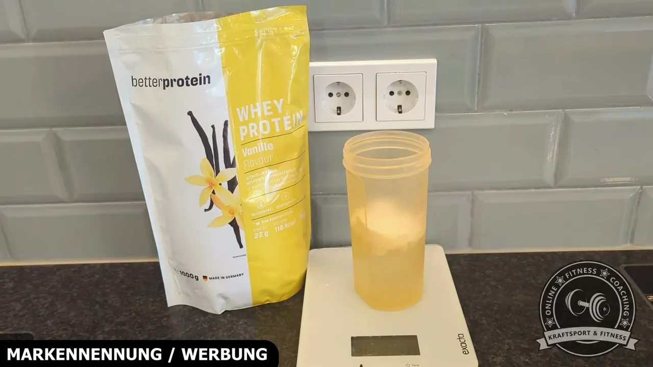In meinem Test gefällt mir das schlichte Design des 1-kg-Beutels von betterprotein richtig gut.