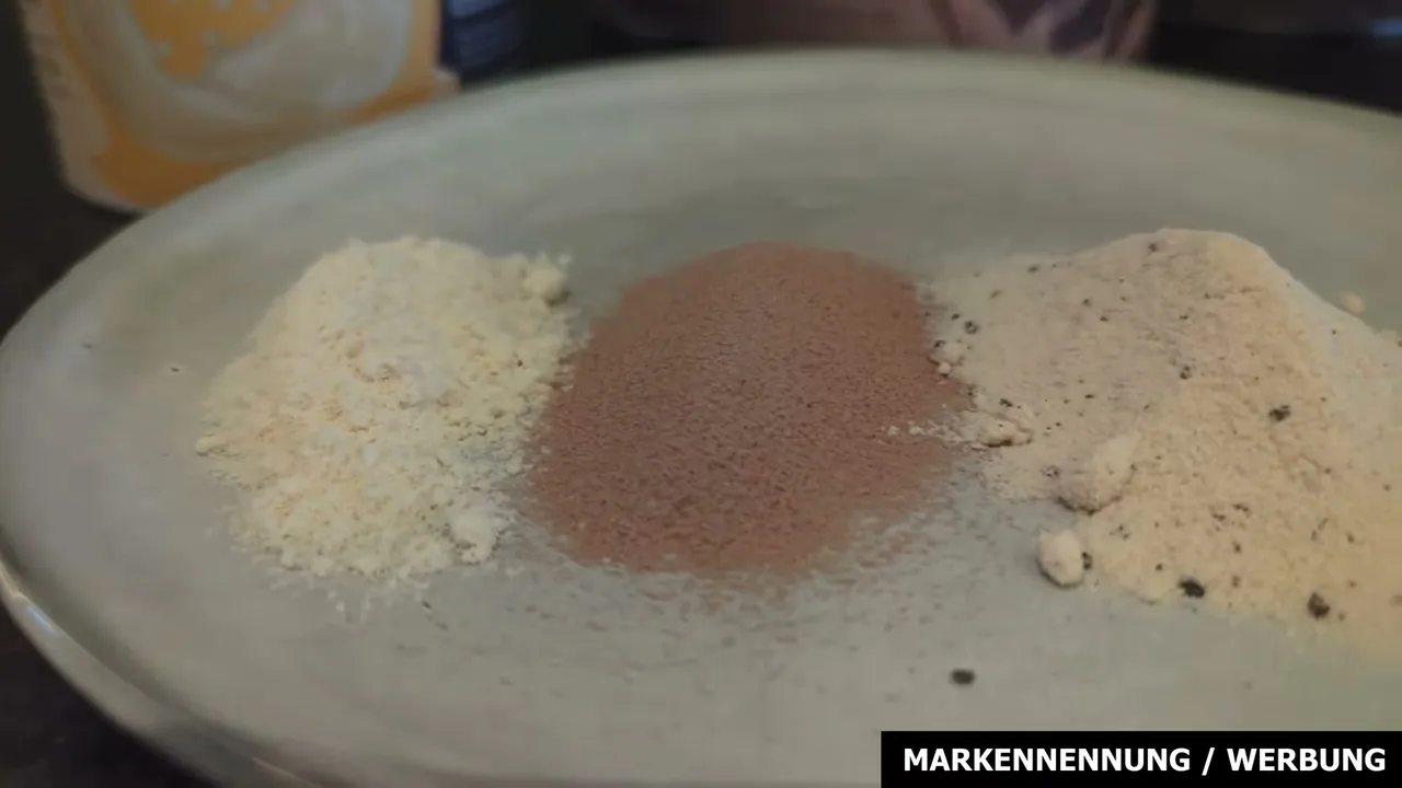 In meinem Test fällt sofort auf, wie extrem fein gemahlen das Proteinpulver aller Sorten auf dem Teller ist.