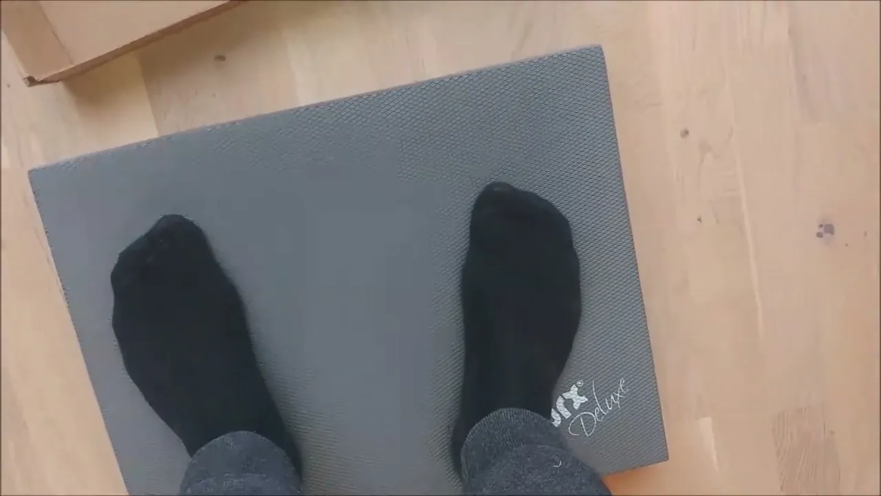In meinem Test sorgt der instabile Stand sofort für eine spürbare Beanspruchung der Tiefenmuskulatur.