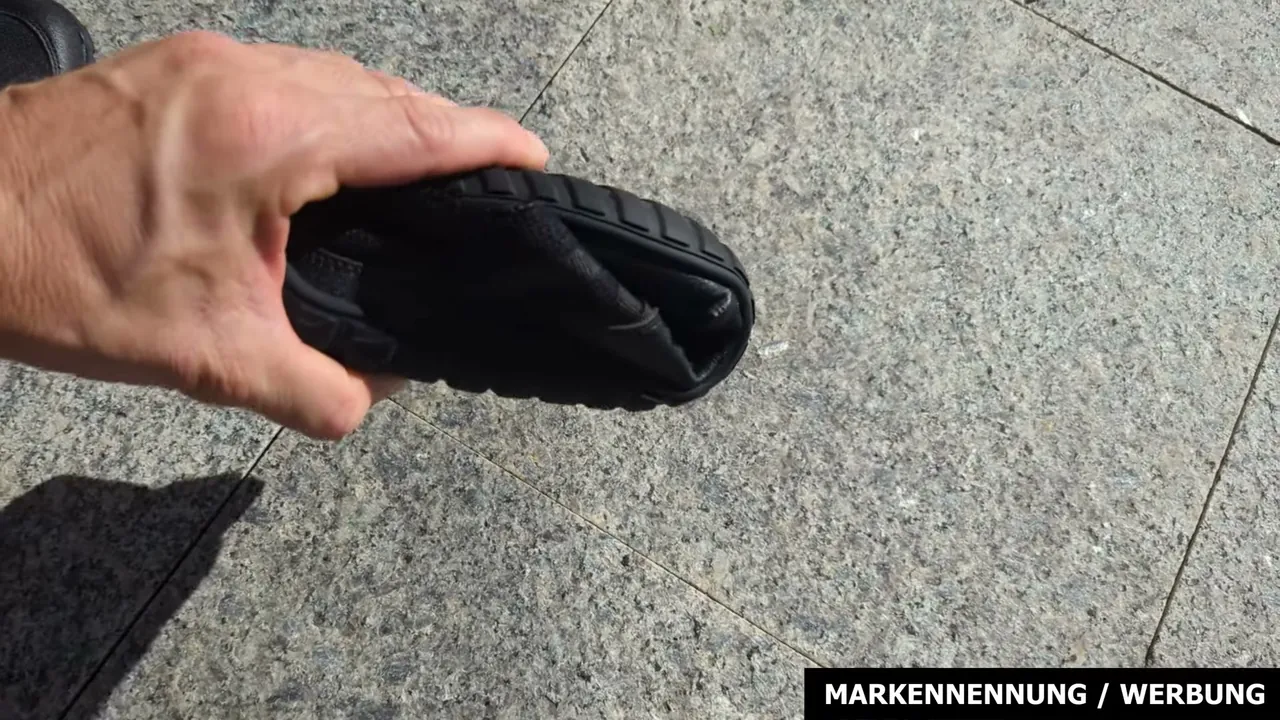 Ich bin begeistert, wie extrem elastisch sich die weiche Sohle in alle Richtungen biegen lässt.
