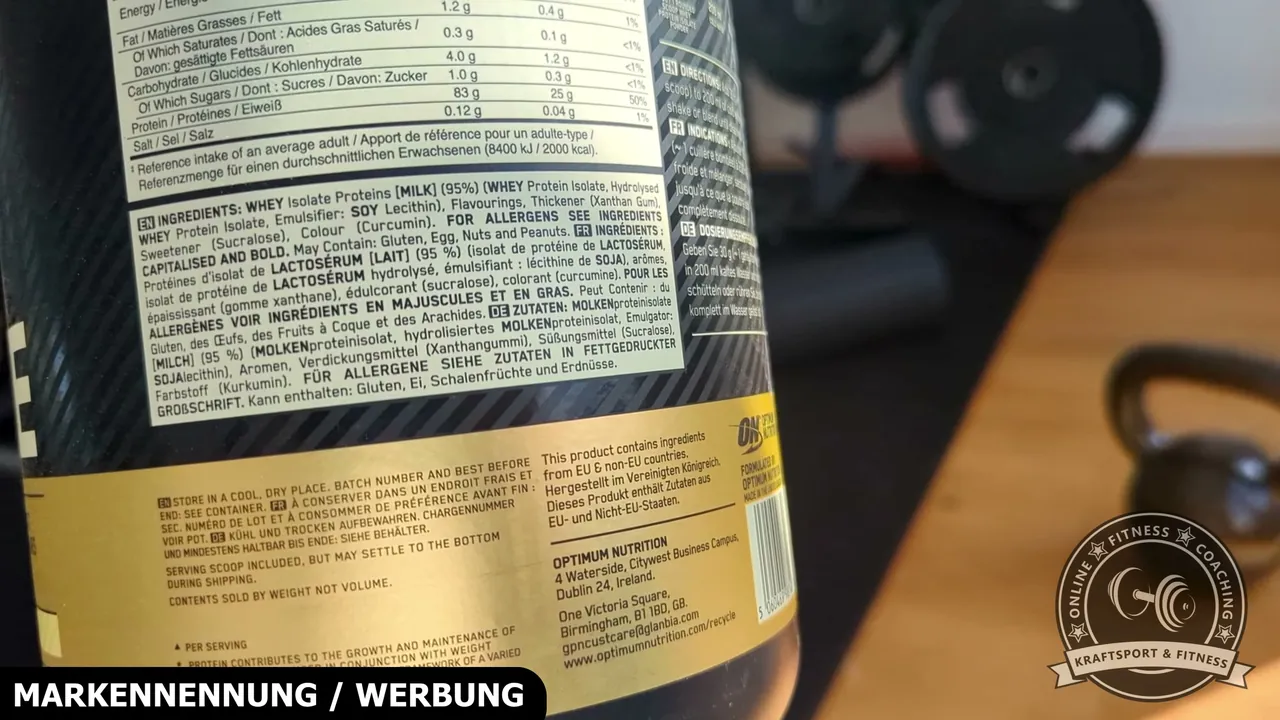 Die Zutatenliste weist reines sowie hydrolysiertes Molkenproteinisolat als hochwertige Proteinquellen aus.